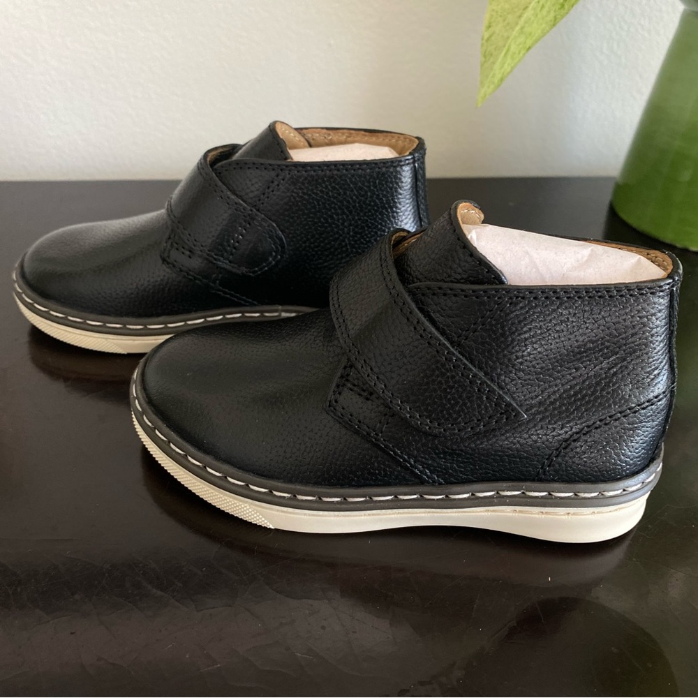🆕 Johnston & Murphy Baby boy Chukkas!
